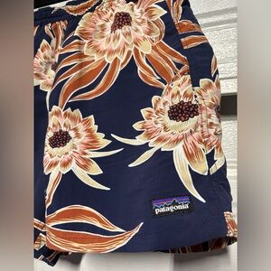 Patagonia Floral women’s Shorts - Navy and Brown